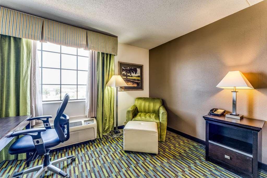 Hotel Wyndham Garden Wichita Downtown Zimmer foto